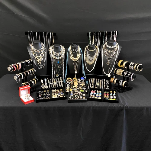 209 pc Antique Vintage Estate Costume Jewelry Some Signed. Lot 735