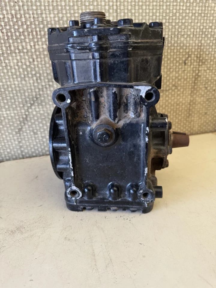 Vintage Ford 1963-1969 Ford Galaxie 500 A/C Compressor OEM C7AA-2875B2 - Image 4 of 4