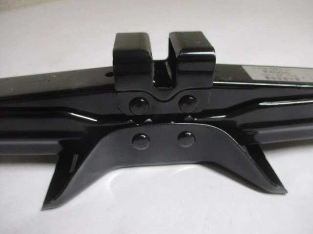 Conjunto de gato de neumático de rueda Subaru Legacy 2015 con herramienta OEM LKQ Foto 4 de 4