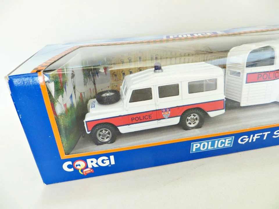 CORGI 92450 'LAND ROVER 109 LWB & HORSEBOX POLICE GIFT SET' 1:36 MIB/BOXED - Image 2 of 4