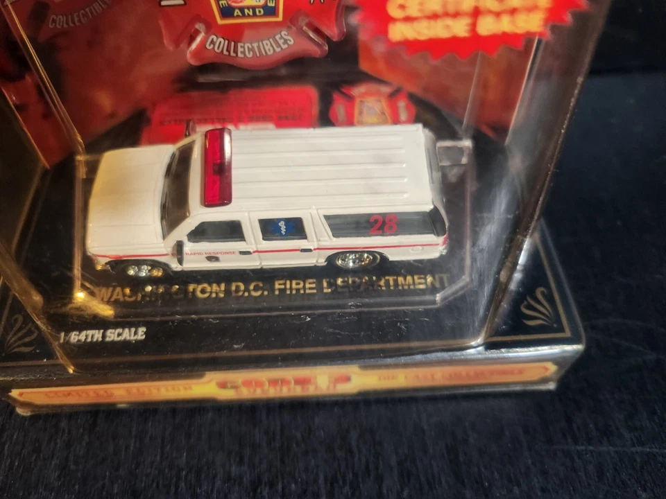 CODE 3 SUBURBAN DIECAST 1:64 CHEVY EMS RAPID RESPONSE WASHINGTON DC NEW! NIB - Image 3 of 4