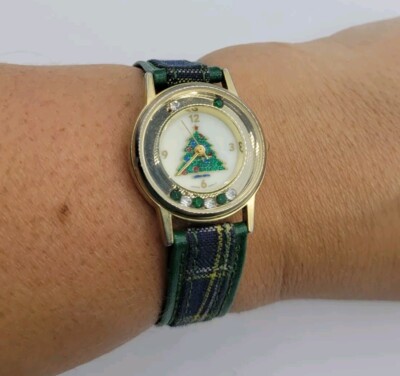 Christmas Tree Moving Rhinestone Charms Green Plaid Band Novelty Wristwatch 