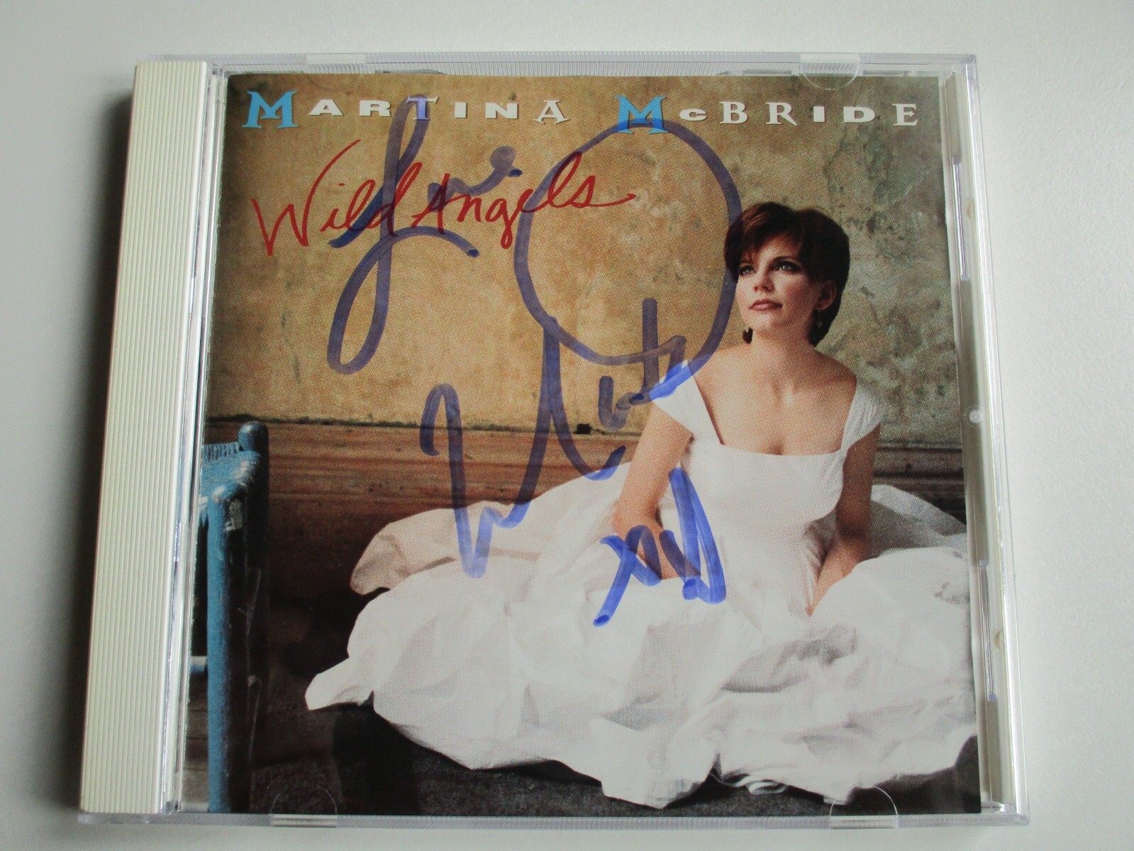 MARTINA MCBRIDE - RARE HAND SIGNED CD ALBUM - WILD ANGELS - AUTOGRAPHED