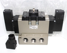   NEW  SMC VFS5310-6DZ-04T PNEUMATIC SOLENOID VALVE   USA  