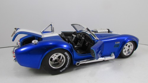 Jada Toys 1:24 Scale Blue & White 1965 SHELBY COBRA 427 S/C Diecast Car - Picture 5 of 9