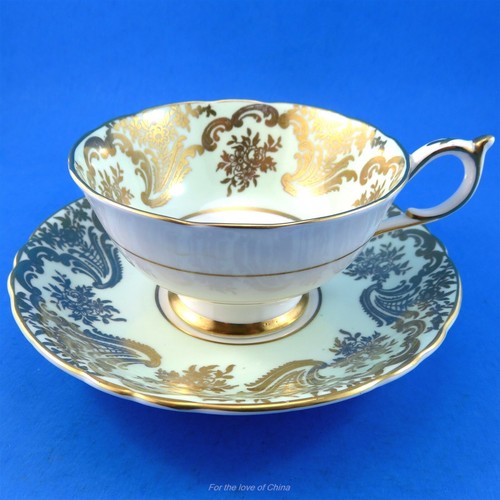 Floral Center with Green and Gold Border Paragon Tea Cup & Saucer (some crazing) - Picture 3 of 5