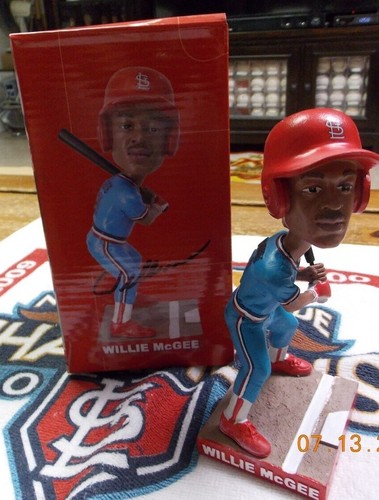 St. Louis Cardinals Willie McGee Bud Bash Bobblehead (autogrammierte Box)