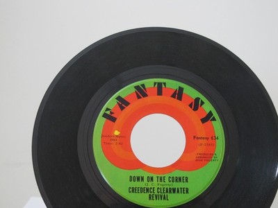 45 RECORD - CREEDENCE CLEARWATER REVIVAL - DOWN ON THE CORNER