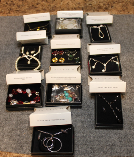 Nachlass Posten - 10 Avon Schmuck Ohrring Halskette Armband Geschenksets mehr Neu im Karton NEU - Bild 2 von 21