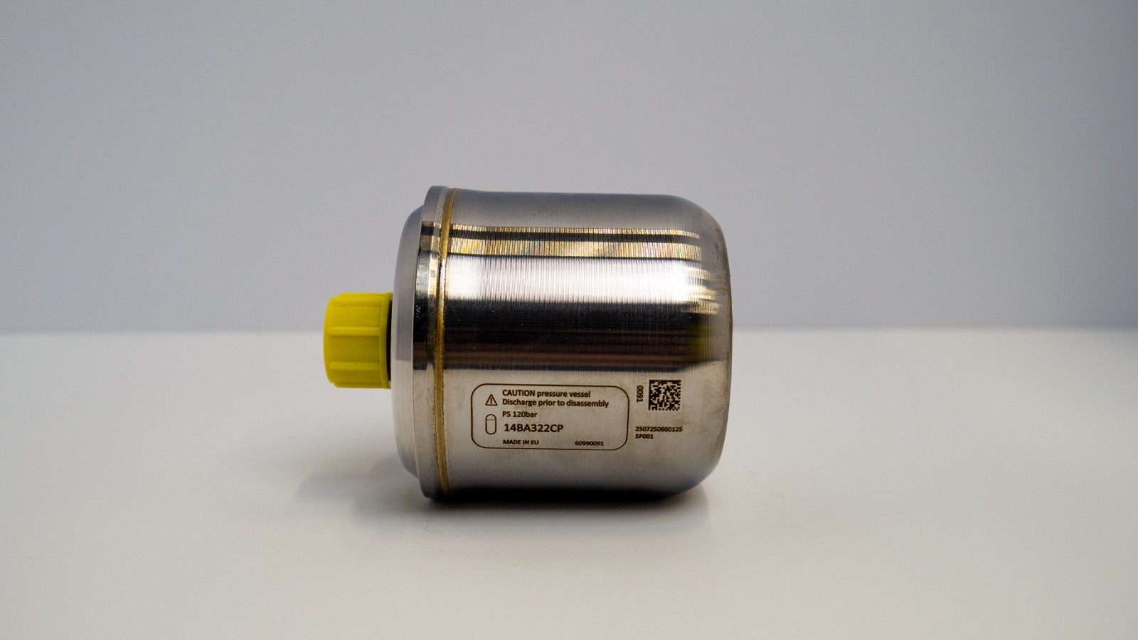 McLaren Metal Bellow Accumulator 14BA322CP w/ Bolt 14BA253RP
