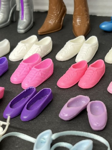 Barbie Shoe Lot Of 25 Pairs Ballet Slippers Flats Sneakers and Boots Mattel 90s - Bild 14 von 18