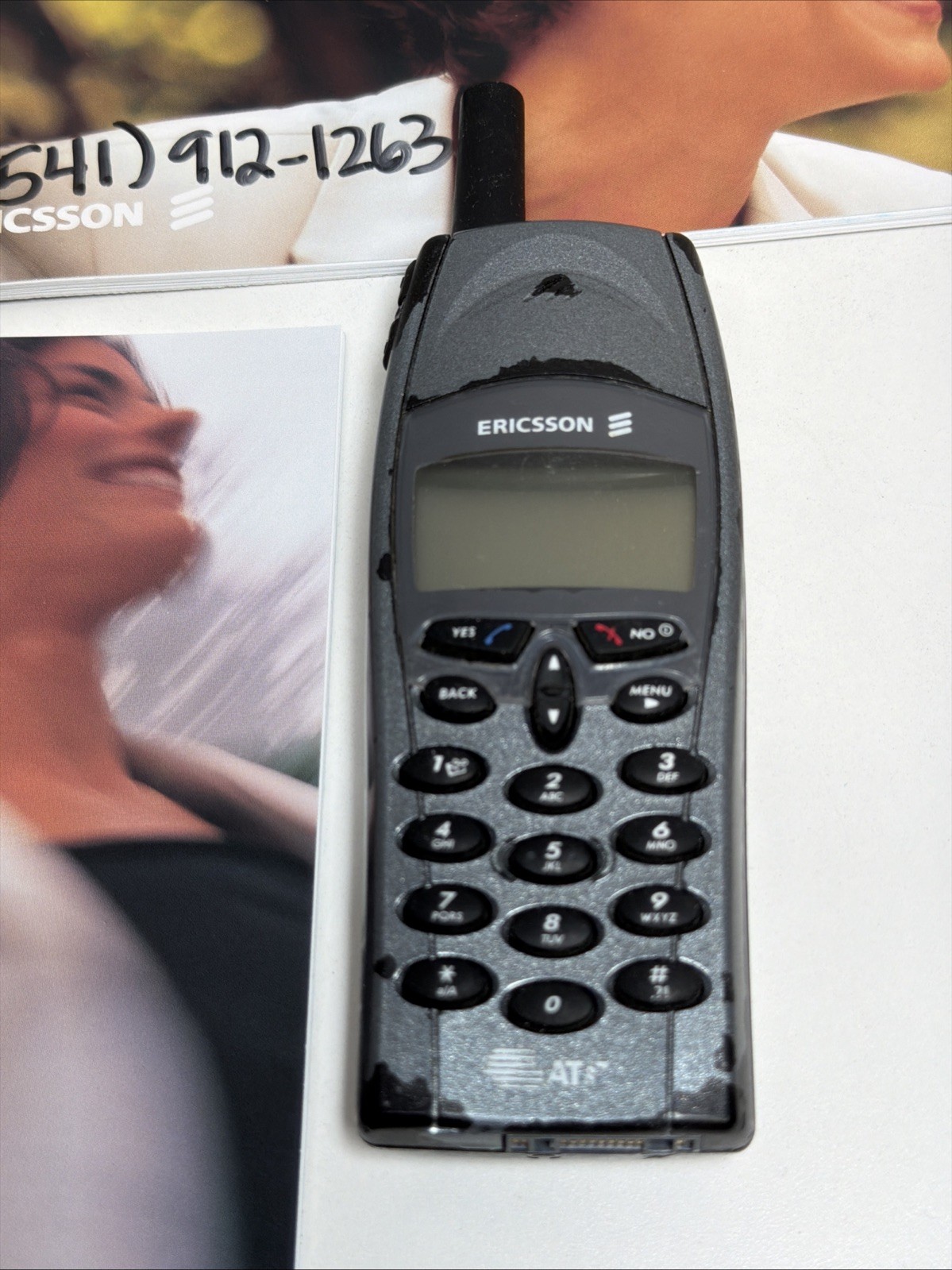 Vintage Ericsson R280LX Mobile Cell Phone W Battery Model R2