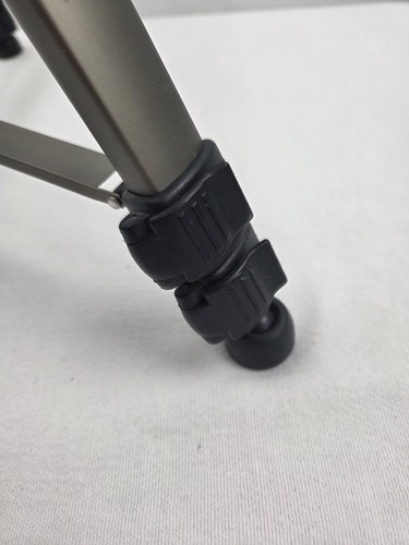 MX 3000 Lightweight Aluminum Foldable Portable Pan/Tilt Head Tripod EUC - Picture 9 of 9