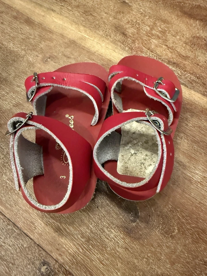 Sandalia de agua salada de Hoy Shoes Sun-San - Surfer Rojo Bebé Niño Pequeño Talla 3 Foto 2 de 4