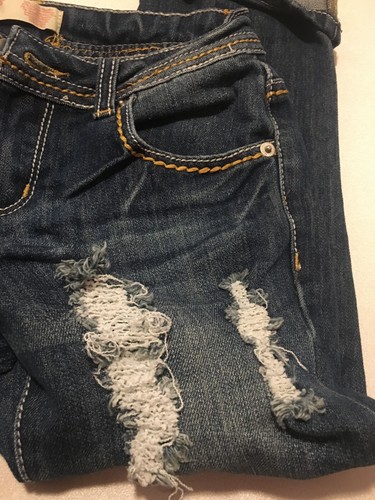 Denim azul sin límites detalle bordado para mujer talla 3 Capris - Imagen 2 de 7
