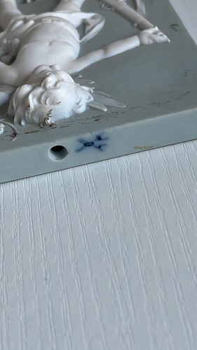 Wedgwood Ou Allemand ? 2 Plaques Biscuit Porcelaine Angelots En Relief Ange 1900 - Imagen 2 de 24