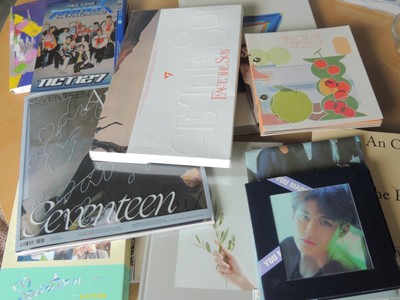 kpop albums with photocards! :) (Seventeen,BTS,NCT 127)