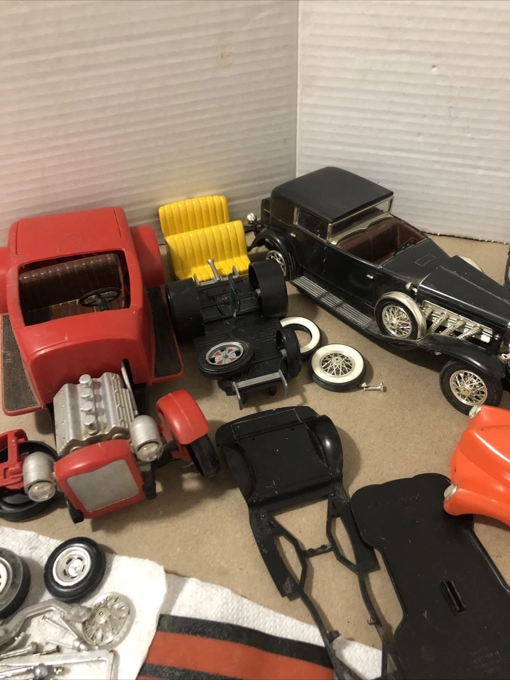Vintage lot of Mix ,60s Monogram,Hubley Die Cast Metal Model Car Kits Parts - Image 4 of 4