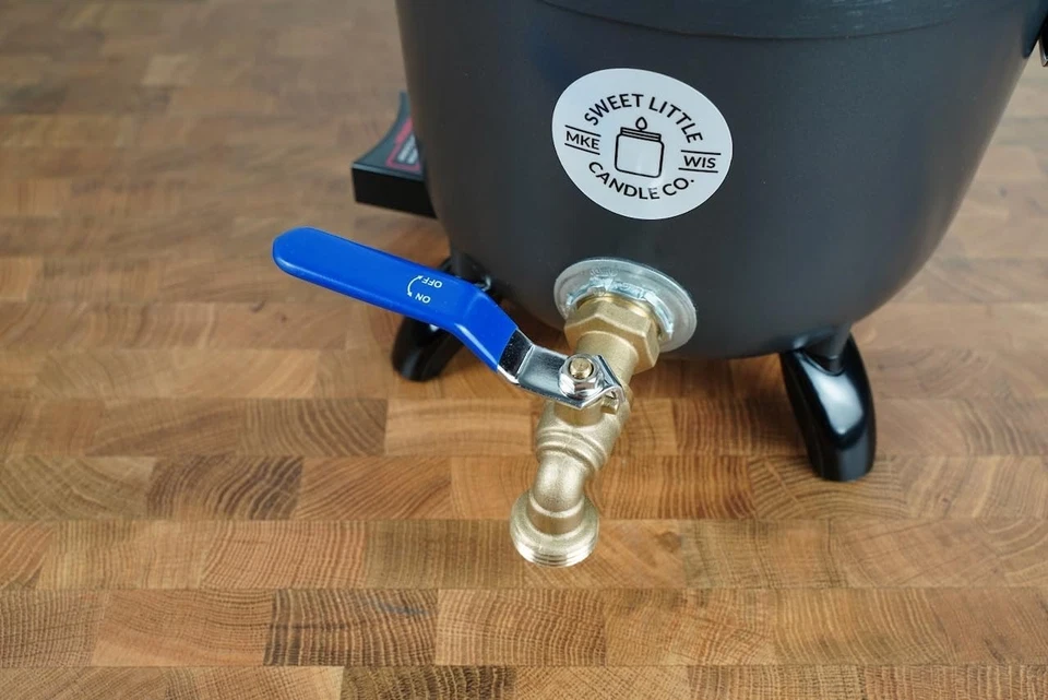 MADE Melter for Candle Making - Fast & Even Melting - Image 4 of 4