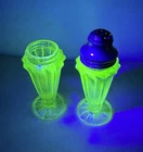 Jeanette Glass Sierra Pinwheel Salt & Pepper Shakers Uranium 30’s Green Vaseline
