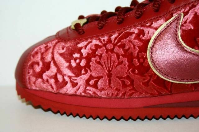 Nike Classic Cortez SE Velvet Red Crush 