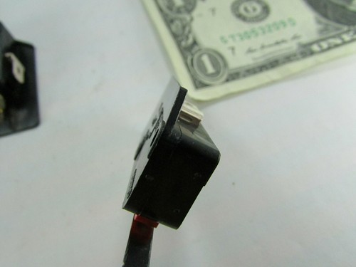 Lot 3 Omron Long Lever Shielded Barrier Micro Switches 16A/250VAC V-163-1AL5 DC - Picture 8 of 12