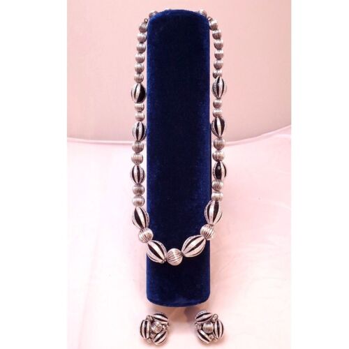 Made in Japan Vintage Necklace and Earring Costume Jewelry Set Black and Silver - Picture 7 of 7