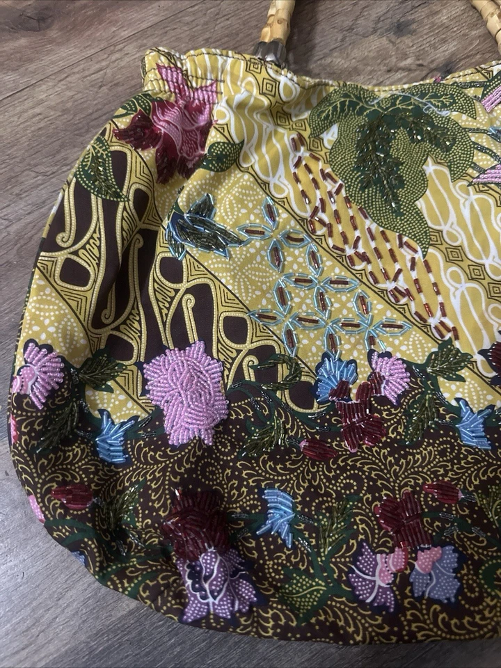 Bolso de Mano Nine West Mediano Amarillo Con Cuentas Rosa Caliente Forrado Negro Madera Mango con Cuentas Foto 2 de 4