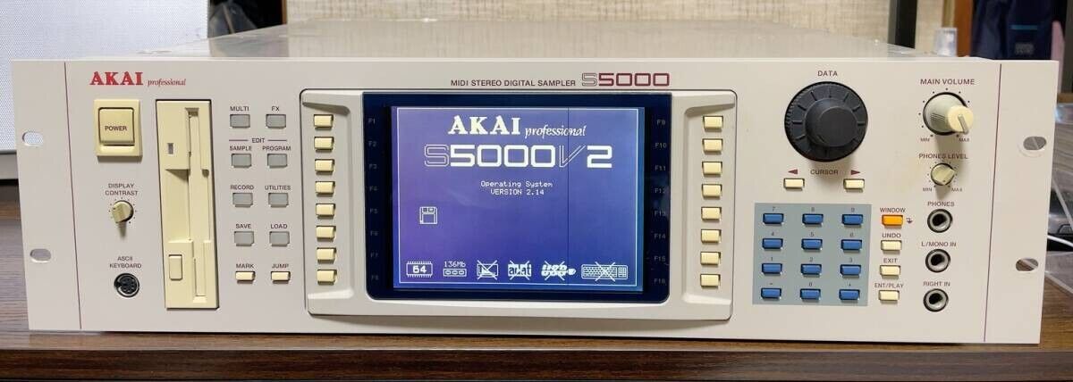 Akai S5000 V2 Digital Sampler 16bit/44.1KHz, 64 voices Akai S5000 V2 Digital Sampler 16bit/44.1KHz, 64 voices