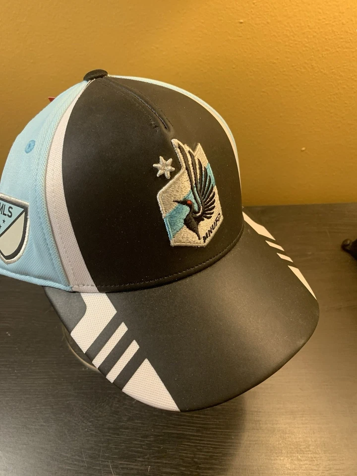 Футбольная кепка Minnesota United FC MLS молодежная кожаная черная с застежкой сзади - Изображение 2 из 4