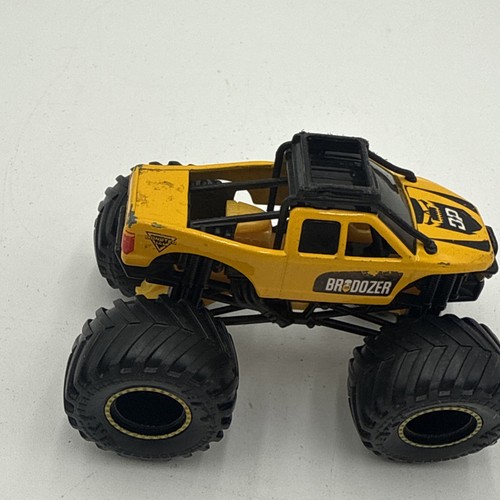 Monster Trucks Monster Jam Brodozer Yellow 1:64 Monster Truck - Picture 9 of 13
