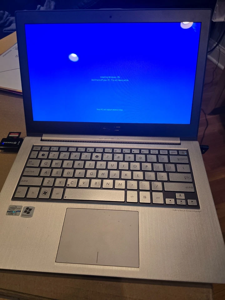 ASUS UX31E I5 2557M 4GB 128GB SSD Windows 10 PRO Zenbook - новом состоянии - Изображение 2 из 4