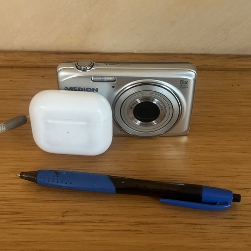 Medion Digital Camera 16.0 MP Like New Boxed Condition Silver Y2K 2000s Flash - Picture 10 of 10
