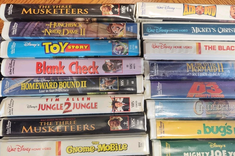 Vintage LOT of 37 Walt Disney HOME VIDEO VHS Video Cassette Tapes BLACK HOLE/GNO Foto 2 de 4
