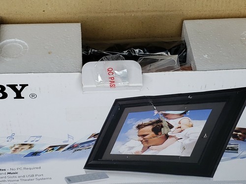 Coby 7" Widescreen Digital Photo Frame with MP3 Player DP-767 - Picture 5 of 5