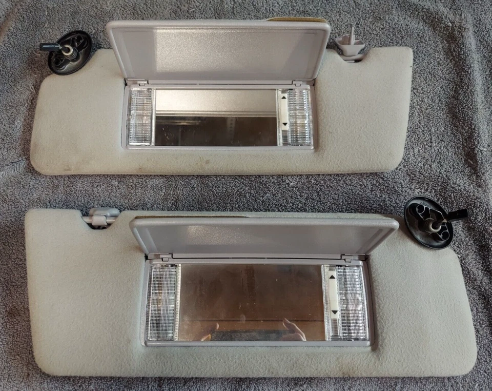 Пара солнцезащитных козырьков для водителя и пассажира Jeep Grand Cherokee 1997 от оригинального производителя - Изображение 2 из 4