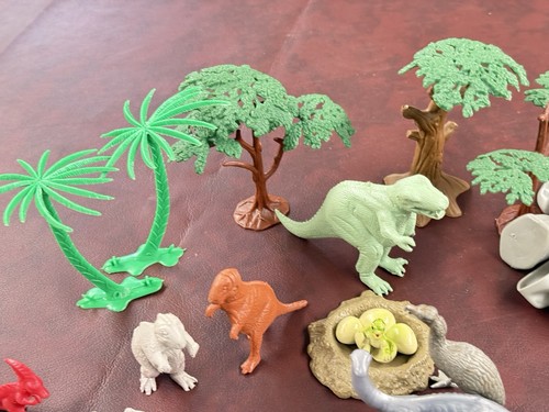Vintage Marx, MPC, Ajax etc. dinosaurs of the 60's &70's plus foliage - Imagen 17 de 18