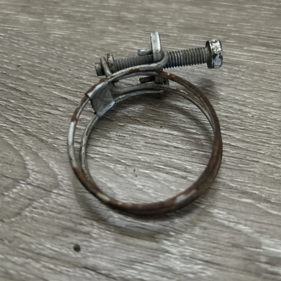 Abrazadera de manguera de combustible 88-91 Crx tanque de gasolina llenado de combustible cuello tubo clip usado OEM Honda Foto 3 de 4