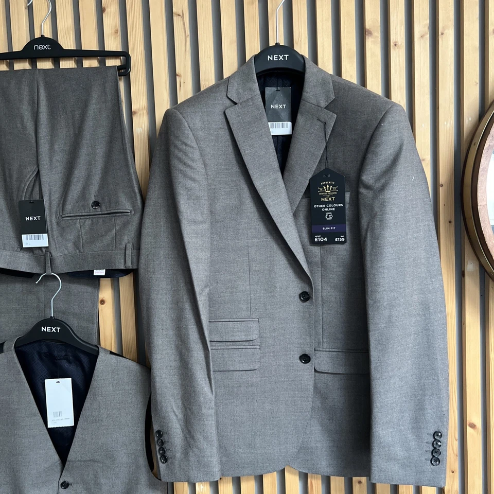 Traje Next Three Pcs para hombre. Chaqueta 40L, Chaleco 40L y Pantalón Talla 34L PVP £209 - Imagen 2 de 4