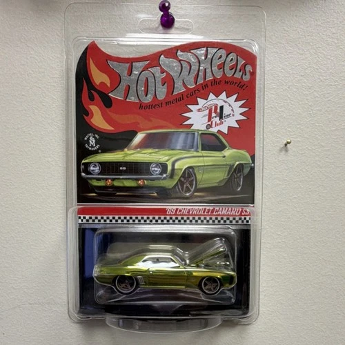 Hot Wheels Red Line Club 1:64 Chevrolet Camaro SS Diecast Car Green With Case