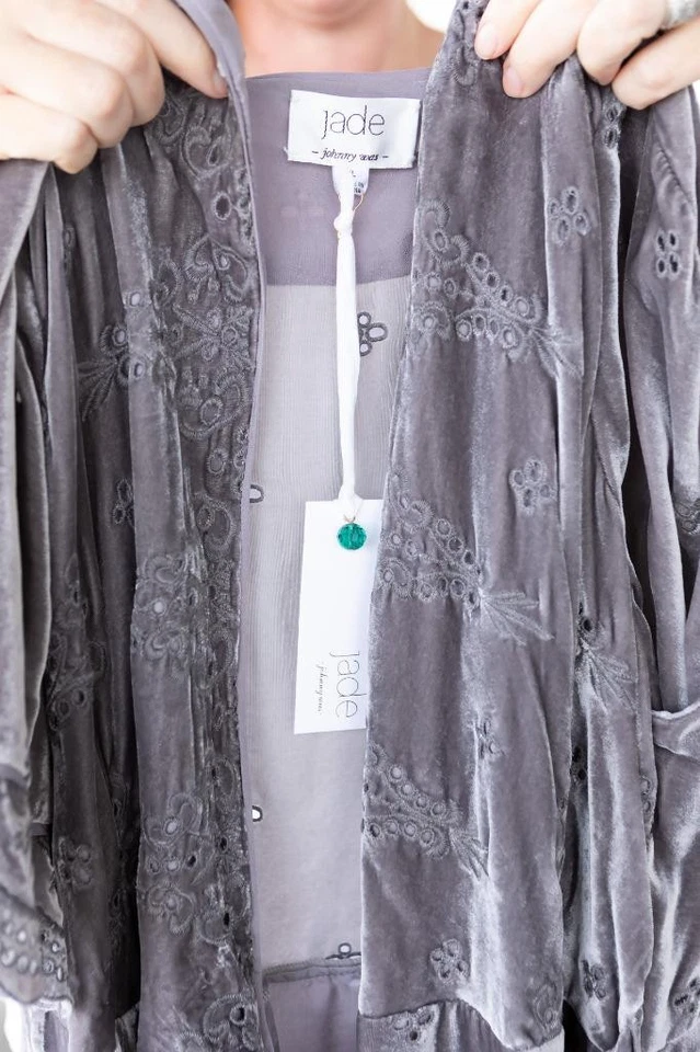 VESTIDO DE VELUDO Johnny Was Lola Wrap Vestido Midi Cinza/Lavanda Extra Grande 14-16 Férias - Imagem 4 de 4