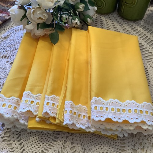 6 caprichosas servilletas de encaje con ojales blancos dorados 17"x17" MCM Cottagecore - Imagen 6 de 6