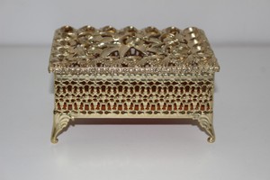 VINTAGE-SAM-FINK-GOLD-ORMOLU-FILIGREE-TRINKET-JEWELRY-BOX-CASKET