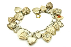 Vintage-1940s-Sterling-Silver-Enamel-Puffy-Heart-21-Charm-Bracelet