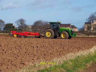 Photo 6x4 John Deere working with a Vaderstad Carrier at Birnieknowes Tho c2020
