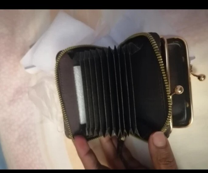 Stylish Leather Wallet for Women with Multiple Card Slots-image