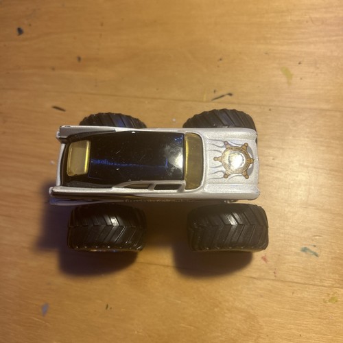 cuttin coroners monster truck 1:64 - Picture 2 of 3
