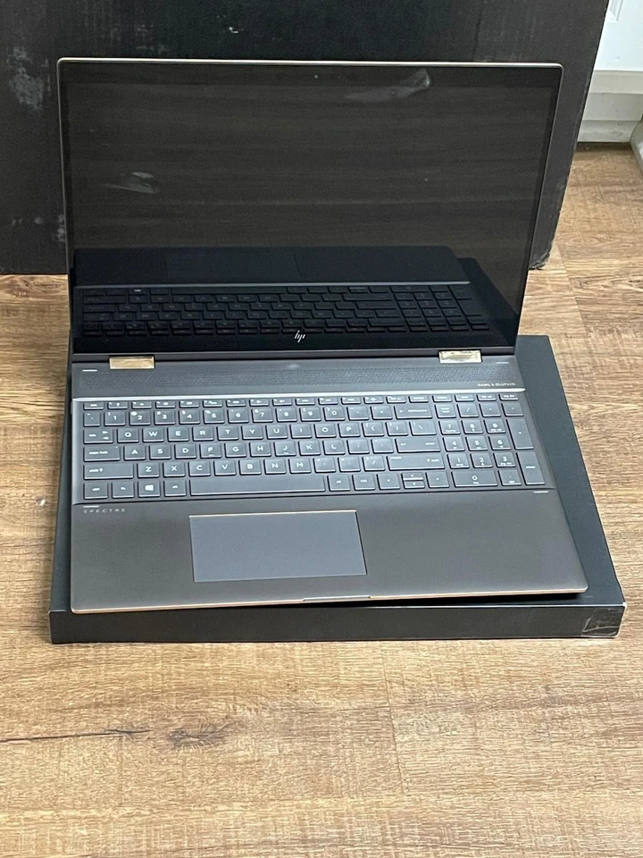 HP Spectre 15T, i7-8705G, 15,6 4K sin TCH, 512 GB, 16 GB, Win10 Home, gráficos RX Vega Foto 4 de 4