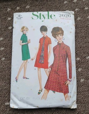 Vintage 1967 Pattern Style 2026 Einteiler Kleid mit Frontreißverschluss & Bindebüste Gr.34