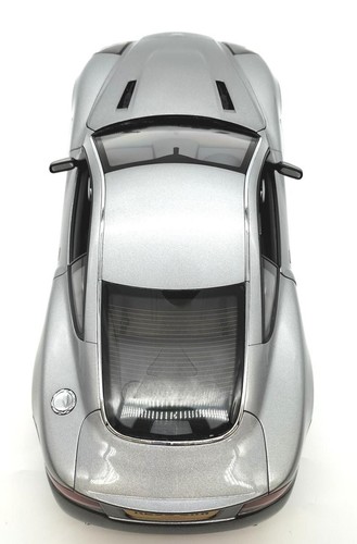 Kyosho Aston Martin V12 Vanquish 1/12 Scale James Bond 007 Car Figure w/ Box - Picture 12 of 24